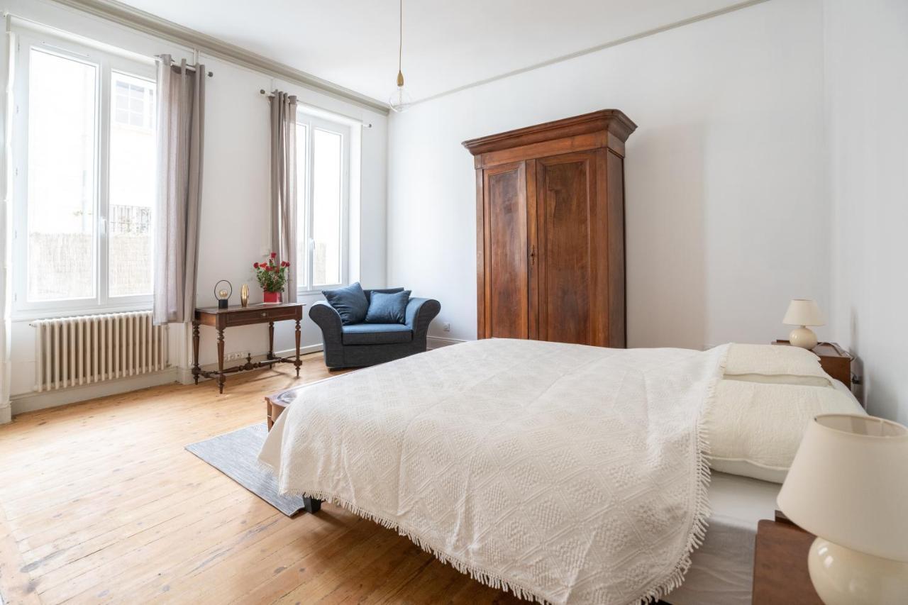 Maison De Ville Avec Jardin "La Coquette" Jonzac Esterno foto