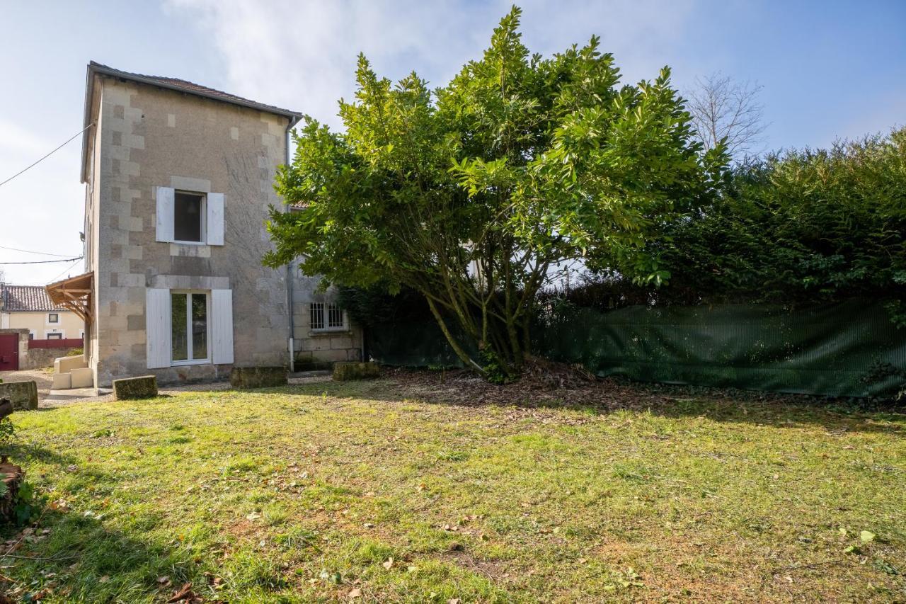 Maison De Ville Avec Jardin "La Coquette" Jonzac Esterno foto